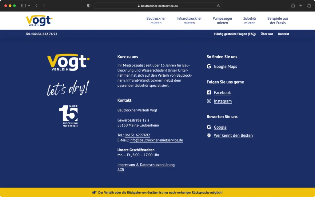 Footer der Webseite mit Kontaktdaten, Öffnungszeiten, Links zu Google Maps, Social Media und rechtlichen Hinweisen des Bautrockner-Verleihs Vogt.