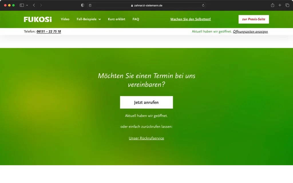 Website mit grünem Hintergrund und dem Text Möchten Sie einen Termin bei uns vereinbaren, dazu ein Button Jetzt anrufen und ein Hinweis auf Rückrufservice.