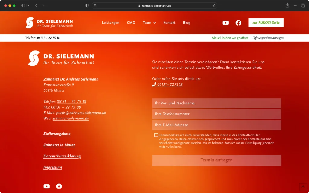 Footer der Webseite von Dr. Sielemann mit Kontaktdaten, Öffnungszeiten, Links zu Stellenangeboten, Datenschutz, Impressum und einem Kontaktformular zur Terminvereinbarung.