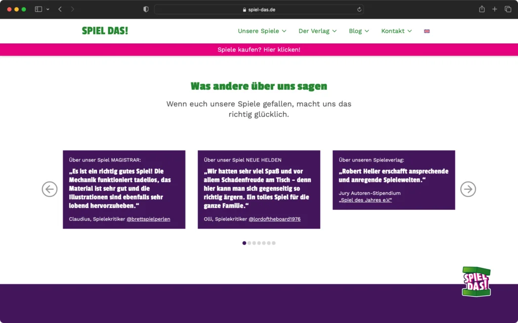 Screenshot einer Webseite mit Kundenrezensionen zu Spielen, darunter drei Zitate in lila Kästen und Navigationselemente oben und unten.