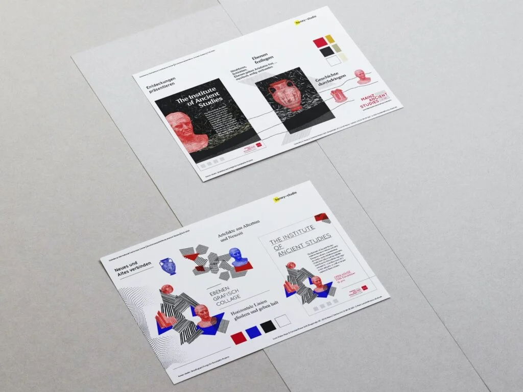 Zwei Flyer mit grafischen Collagen, Texten und Farbpaletten liegen auf grauem Untergrund.