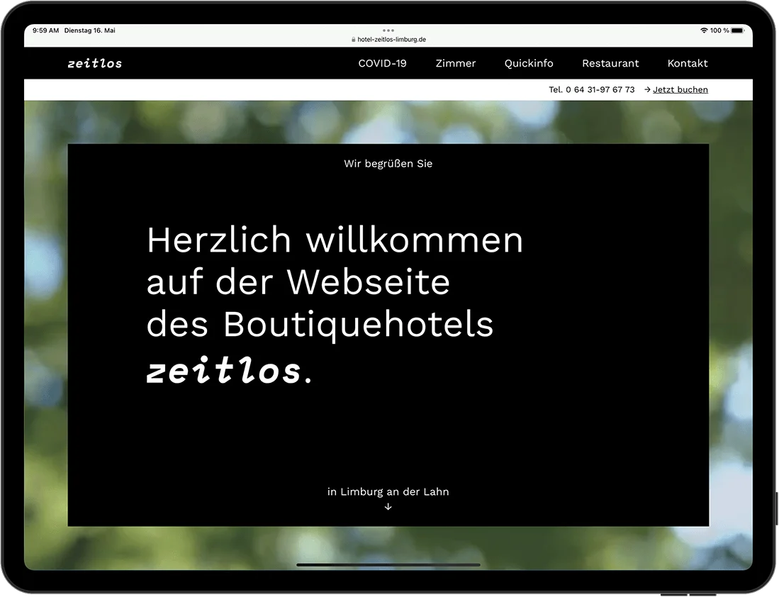 Startseite der Webseite des Boutiquehotels zeitlos in Limburg an der Lahn mit Begrüßungstext und Navigationsmenü.