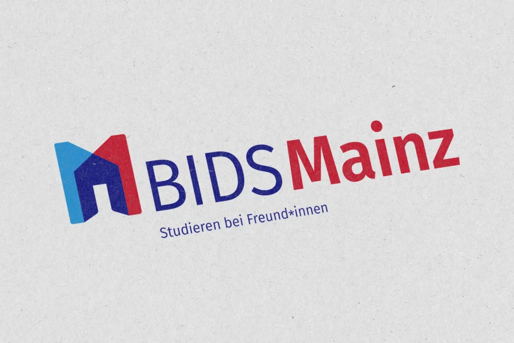 Logo mit einem stilisierten Haus in Blau und Rot, daneben der Schriftzug BIDS Mainz und darunter der Slogan Studieren bei Freund*innen.